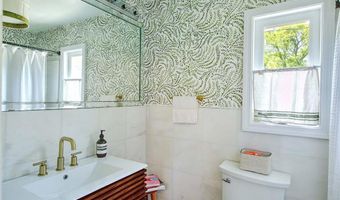 33 W Main Rd, Little Compton, RI 02837