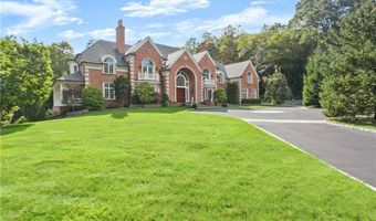 26 Pequot Ln, New Canaan, CT 06840