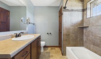 812 S 5th Ave, Brandon, SD 57005