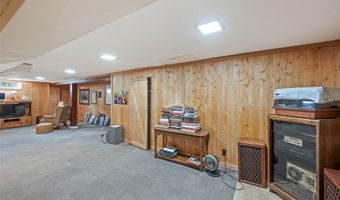 6823 NW Golden Ln, Des Moines, IA 50313