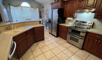 2210 Lakewood Dr, Chickasha, OK 73018