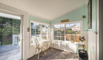 830 DIVISION St SE, Bandon, OR 97411