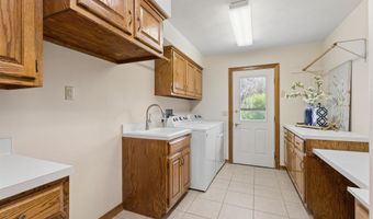 W2880 OAKRIDGE Drive, Appleton, WI 54915