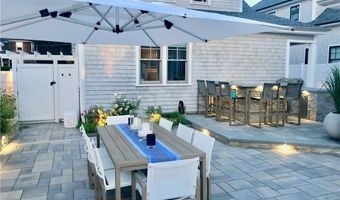 67 Caswell St, Narragansett, RI 02882
