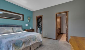 932 Waters Edge Cir, Avon, MN 56310