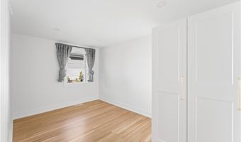 7 Carpenter Ave, Barrington, RI 02806