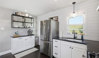 1784 Woodside Dr, Ambridge, PA 15003