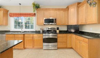 10 Honey Lou Ct, Cranston, RI 02921