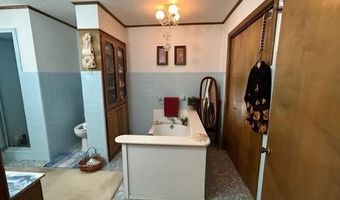 102 E Crockett St, De Kalb, TX 75559