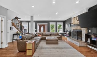 108 N Main St, Algonquin, IL 60102