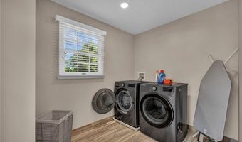 561 Willard Rd, Aurora, OH 44202