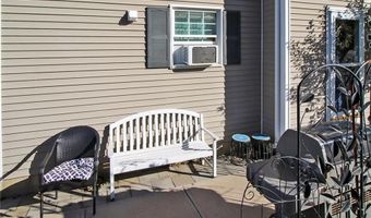 231 Maple Ave 102, Newport, RI 02840