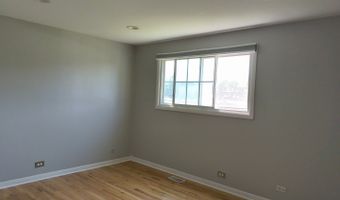 1719 W Lexington Dr, Arlington Heights, IL 60004