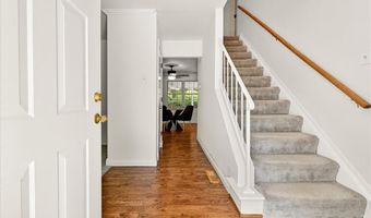 291 Oak Path Ct, Ballwin, MO 63011