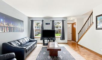 931 Perry Dr, Algonquin, IL 60102