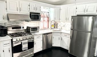 19 CENTER St, Barnegat, NJ 08005