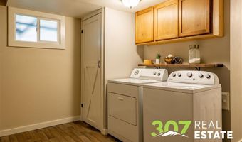 153 E 1st St N, Cowley, WY 82420