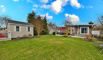 17 Central Ave, Amityville, NY 11701