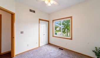 403 4th St NW, Altoona, IA 50009