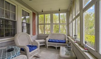 64 Dyer Ave, East Providence, RI 02915