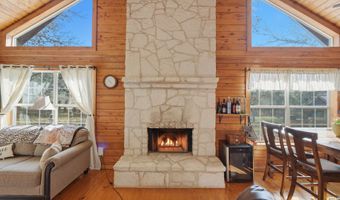 828 Shady Grv, Adkins, TX 78101