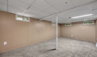2 Sequoia Dr, Cromwell, CT 06416
