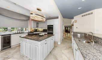 2086 Valleyview Dr, Ann Arbor, MI 48105