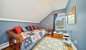 43 Poplar St, Newport, RI 02840