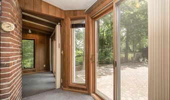 425 Kenilworth Ln, Ballwin, MO 63011