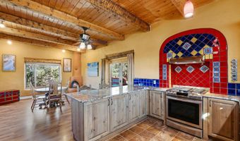 174 Hondo Seco Rd, Arroyo Hondo, NM 87513