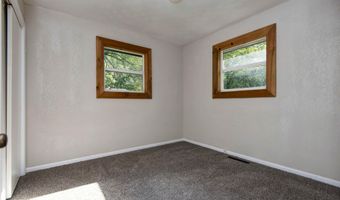 308 S Rinker Ave, Aurora, MO 65605