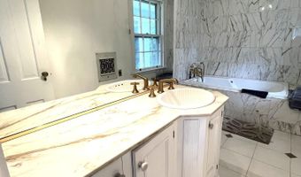 9 Birch Hill Rd, Albany, NY 12211