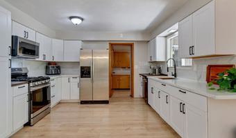 10210 SW CRESTWOOD Ct, Beaverton, OR 97008