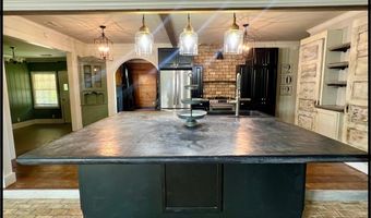 202 Bates St, Batesville, MS 38606