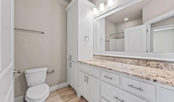 702 SE Eaton St, Bentonville, AR 72712