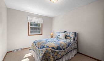 6903 Hidden Valley Dr, Amherst, OH 44001