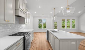 32 S Cheshnut Dr, Bella Vista, AR 72714