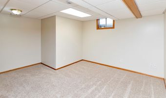 1102 9th Ave SE, Altoona, IA 50009