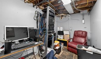 8713 Gravois Rd, Affton, MO 63123