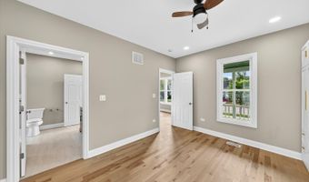 102 Center St, Algonquin, IL 60102