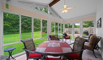21 Meadowbrook Country Club Est, Ballwin, MO 63011