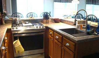 49 Hampshire Cir, Brattleboro, VT 05301