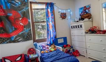 94 Waverly St, Warwick, RI 02889