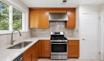 4908 ERIE St, Annandale, VA 22003