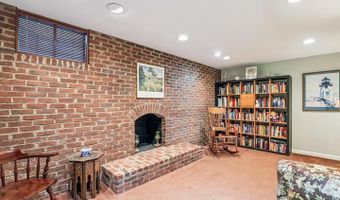 2518 S WALTER REED Dr #A, Arlington, VA 22206