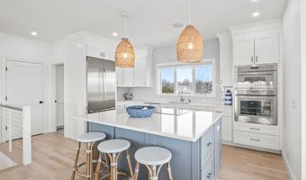 75 Bywater Ct, Falmouth, MA 02540