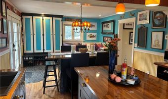 7 Boulevard E, Middletown, RI 02842