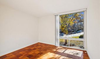 5005 BATTERY Ln #1, Bethesda, MD 20814