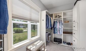 10 Fox Point Ct, Ada, MI 49301