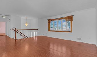 19 Spruce St, Beachwood, NJ 08722